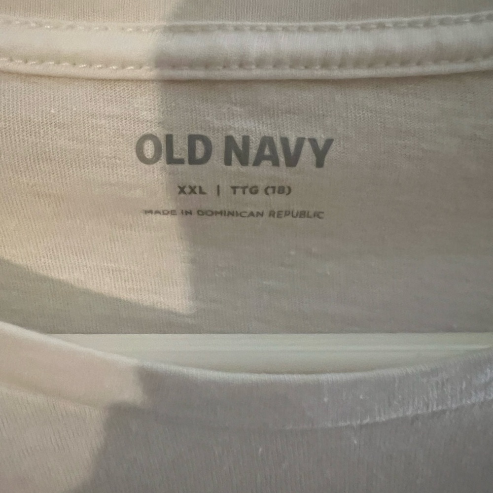Old Navy Cream Tee - Picture 3 of 4